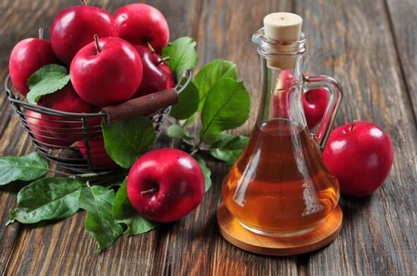 El vinagre de manzana alivia la hinchazón y el dolor en las piernas debido a las varices